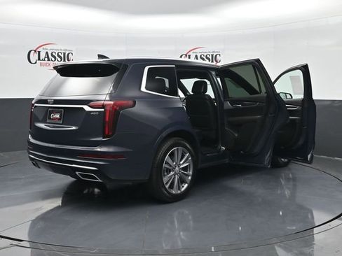 Used 2025 Cadillac XT6 Premium Luxury image 36