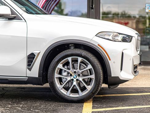Used 2024 BMW X5 xDrive40i w/ Parking Assistance Package AWD/4WD image 10