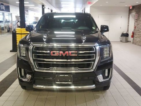 Used 2023 GMC Yukon XL SLT w/ SLT Premium Package AWD/4WD image 4