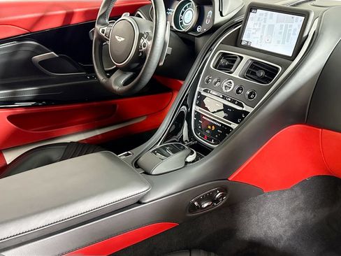 Used 2021 Aston Martin DB11 Coupe RWD image 18