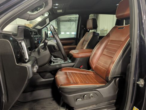 Used 2024 GMC Sierra 2500 Denali Ultimate AWD/4WD image 9