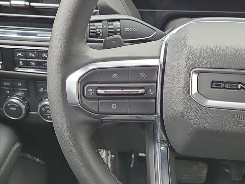 Used 2025 GMC Yukon Denali AWD/4WD image 19