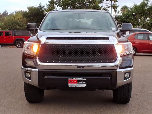 Used 2015 Toyota Tundra SR5 w/ SR5 Upgrade Package AWD/4WD image 2