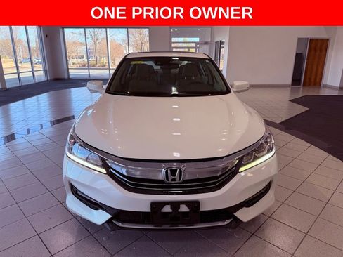 Used 2017 Honda Accord EX-L image 2