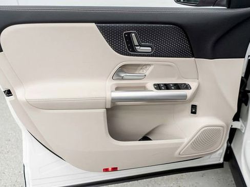 Used 2025 Mercedes-Benz GLA 250 4MATIC image 13