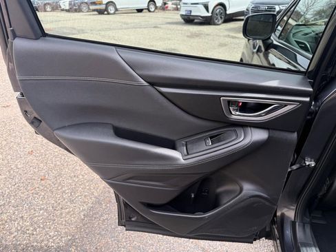 Used 2019 Subaru Forester Premium AWD/4WD image 16