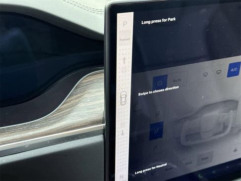 Used 2022 Tesla Model S image 17