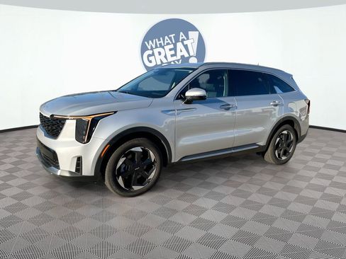 Certified 2025 Kia Sorento EX image 33