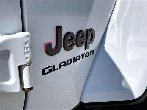 Used 2020 Jeep Gladiator Rubicon AWD/4WD image 10
