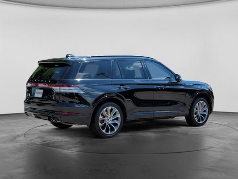 Used 2025 Lincoln Aviator AWD w/ Jet Appearance Package image 7