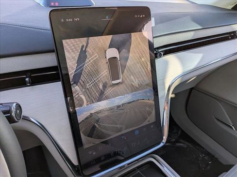 New 2025 Volvo EX90 Plus w/ Protection Package Premier image 14