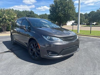 Used 2018 Chrysler Pacifica Touring-L w/ Premium Audio Group