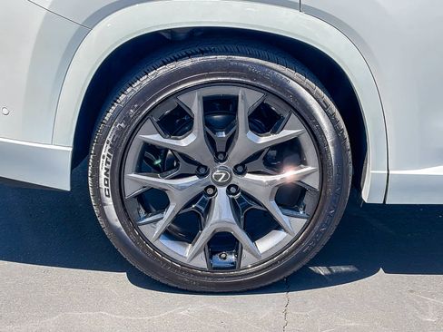 Used 2025 Lexus TX 500h AWD w/ Technology Package image 10