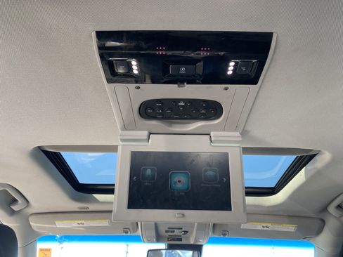 Used 2018 GMC Yukon SLT w/ Premium Edition image 22