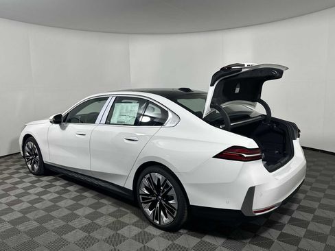 New 2026 BMW 530i xDrive w/ Premium Package image 19