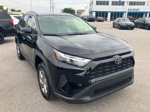 Used 2025 Toyota RAV4 XLE AWD/4WD image 1