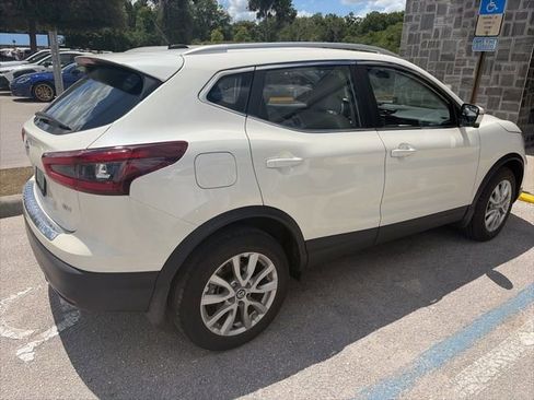 Used 2021 Nissan Rogue Sport SV w/ Technology Package FWD image 2