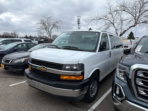 Used 2025 Chevrolet Express 3500 LT w/ LT Preferred Equipment Group image 3