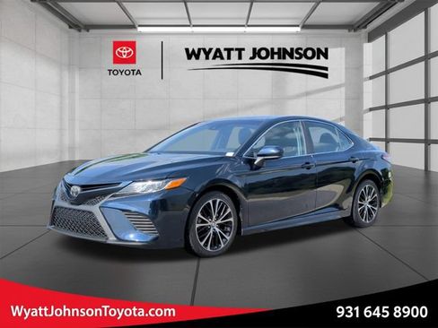 Used 2018 Toyota Camry SE FWD image 1