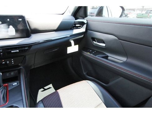 New 2025 Nissan Kicks SR image 10