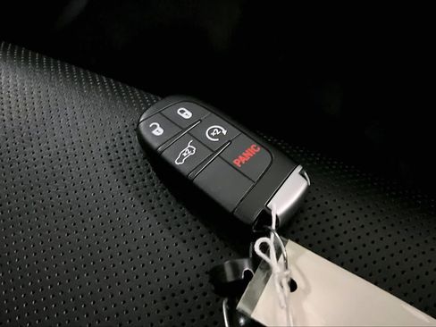 Used 2019 Jeep Grand Cherokee Overland AWD/4WD image 14