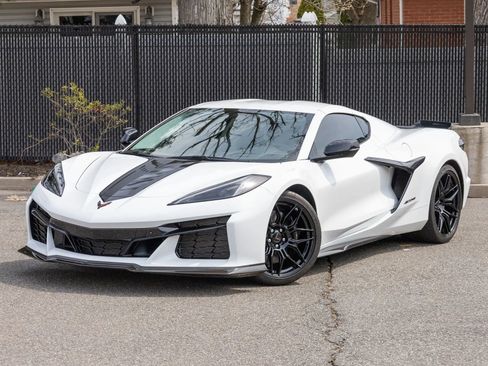 Used 2023 Chevrolet Corvette Z06 w/ Engine Appearance Package RWD image 9