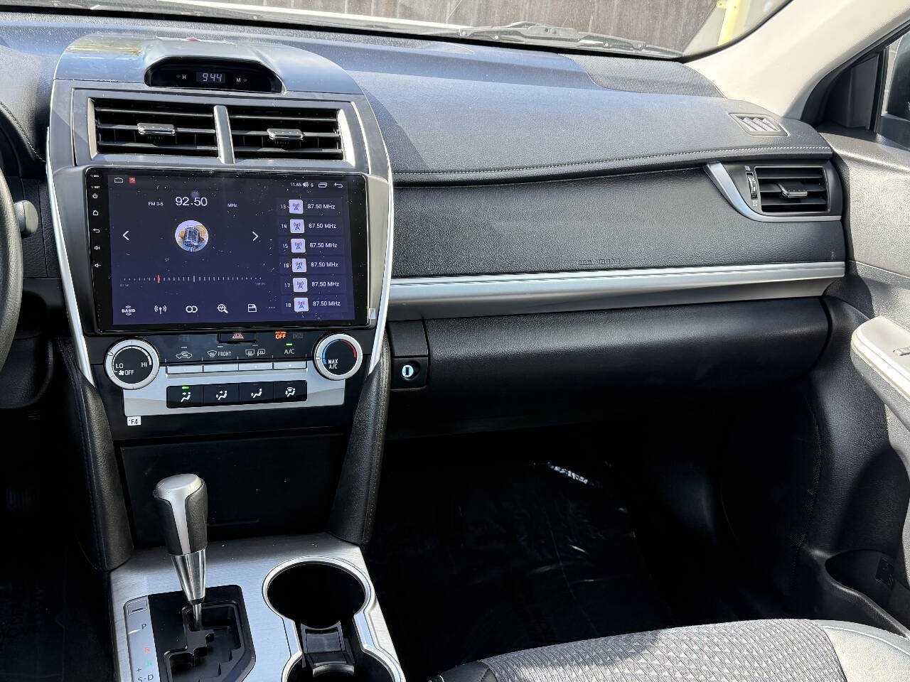 Used 2012 Toyota Camry SE FWD image 8