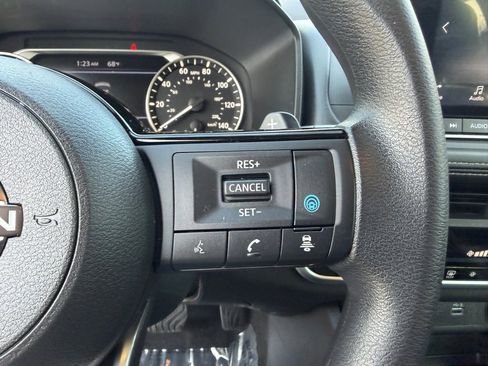 Used 2023 Nissan Rogue SV image 24