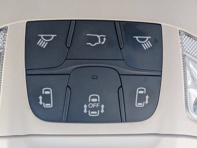 Used 2024 Chrysler Pacifica Touring-L FWD image 29