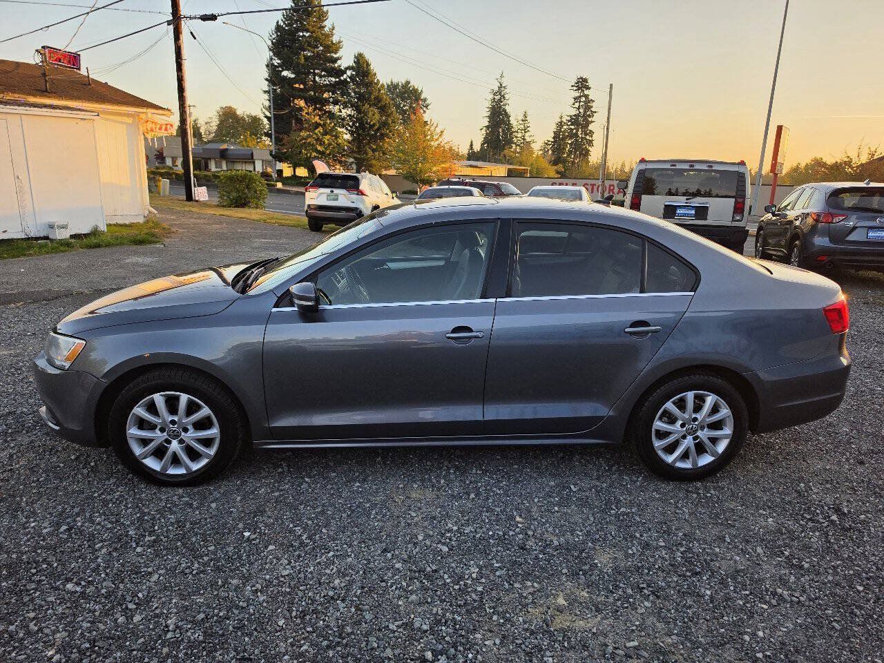 Used 2013 Volkswagen Jetta SE FWD image 4