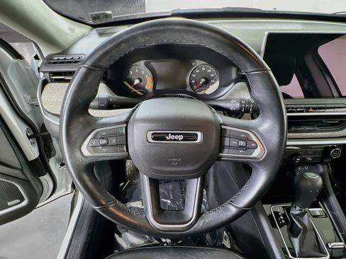 Used 2022 Jeep Compass Latitude w/ Sun and Sound Group AWD/4WD image 11