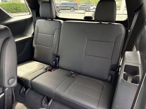 Used 2023 Chevrolet Traverse Premier FWD image 11