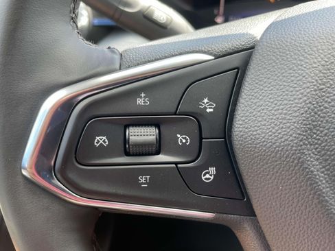 Used 2025 Chevrolet Trax LT FWD image 14