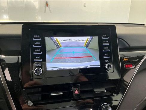 Used 2024 Toyota Camry SE image 14