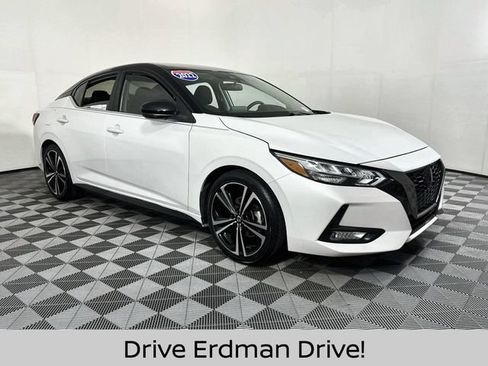Certified 2022 Nissan Sentra SR FWD image 1