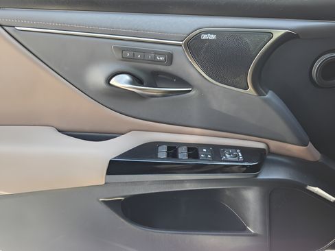 Used 2023 Lexus ES 300h Ultra Luxury w/ Accessory Package (Z2) FWD image 29