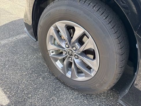 Used 2023 Toyota Sienna XLE image 11