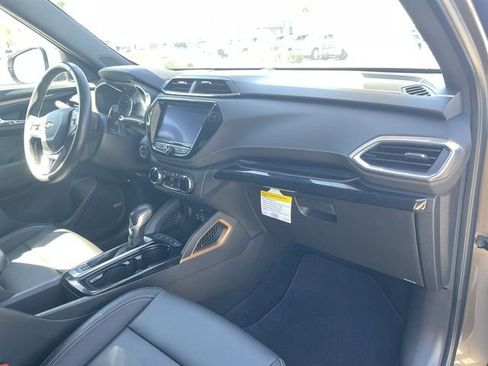Used 2021 Chevrolet TrailBlazer ACTIV w/ Technology Package FWD image 28
