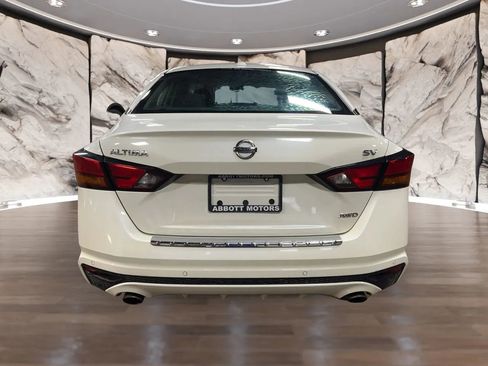 Used 2021 Nissan Altima 2.5 SV w/ SV Premium Package image 3