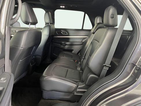 Used 2018 Ford Explorer XLT w/ Equipment Group 202A AWD/4WD image 12