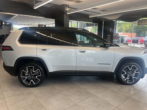 New 2026 Jeep Cherokee Overland w/ Advanced Pro Tech Group AWD/4WD image 4