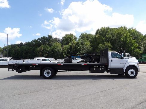 Used 2018 Ford F750 2WD Regular Cab Super Duty image 7
