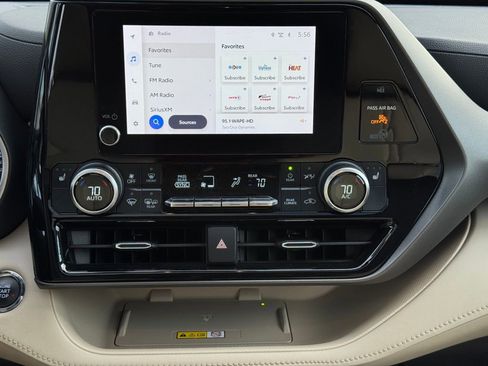 Used 2023 Toyota Highlander XLE image 25