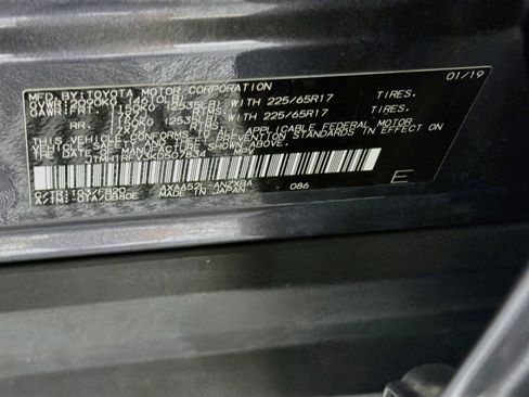 Used 2019 Toyota RAV4 LE FWD image 12