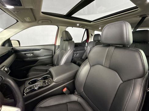 Used 2023 Honda Pilot Touring image 3