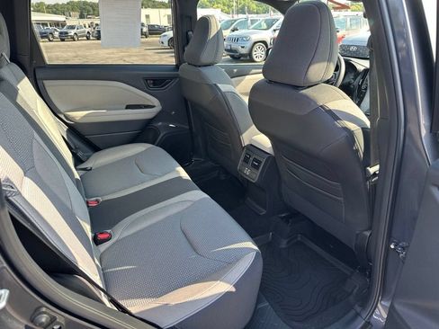 Used 2025 Subaru Forester Premium AWD/4WD image 11