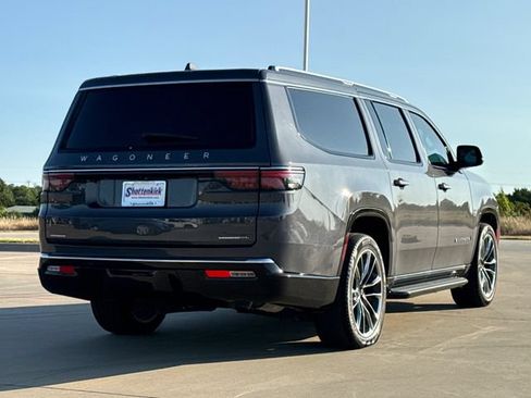 Used 2023 Jeep Wagoneer L Series II w/ Premium Group I AWD/4WD image 7