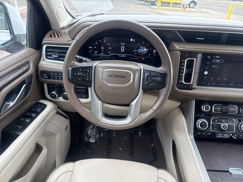 Used 2022 GMC Yukon XL Denali w/ Advanced Technology Package AWD/4WD image 13