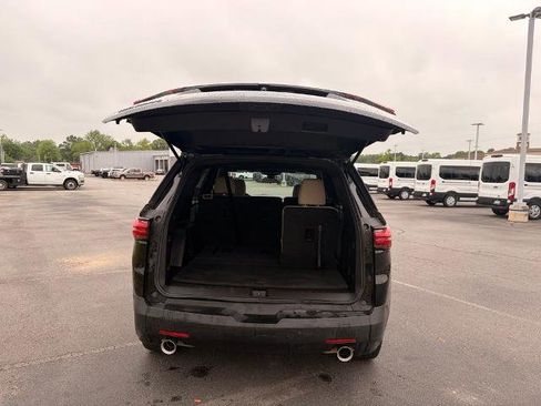 Used 2023 Chevrolet Traverse LS w/ Safety Package FWD image 9