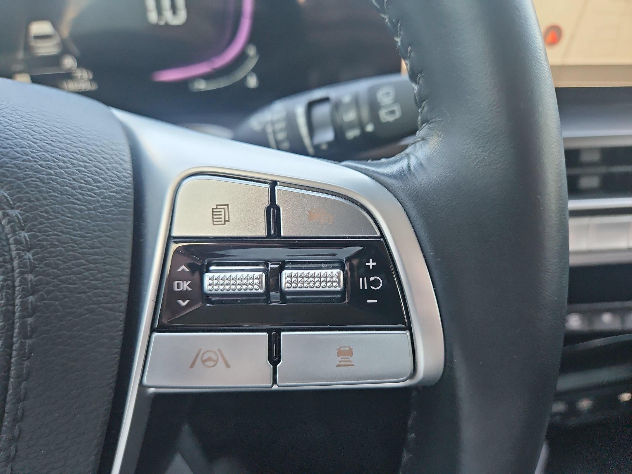 Used 2025 Kia Telluride S FWD image 28